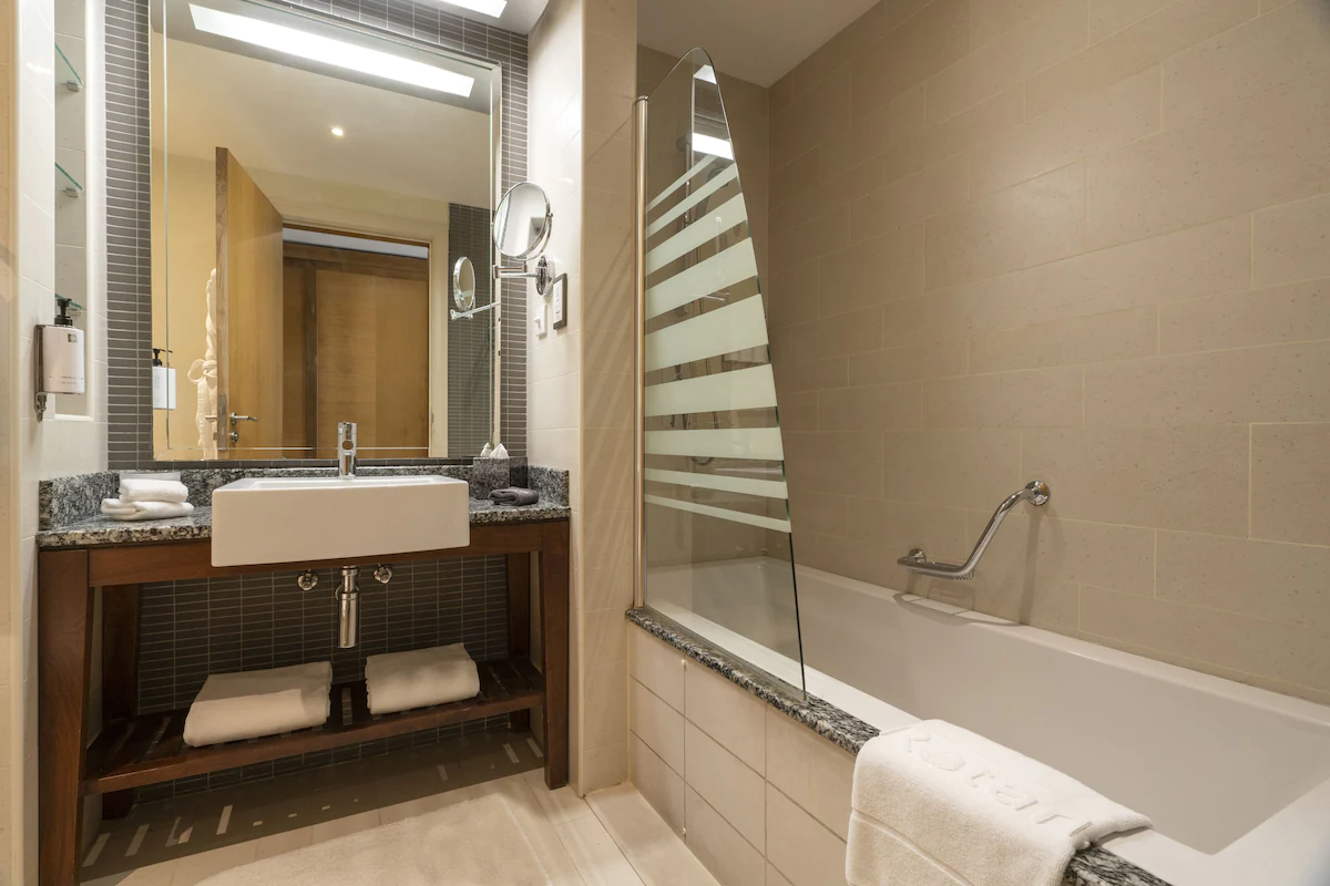 سرویس بهداشتی و حمام هتل امواج روتانا دبی